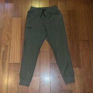 Men’s Under Armour Joggers, olive green, size medium
